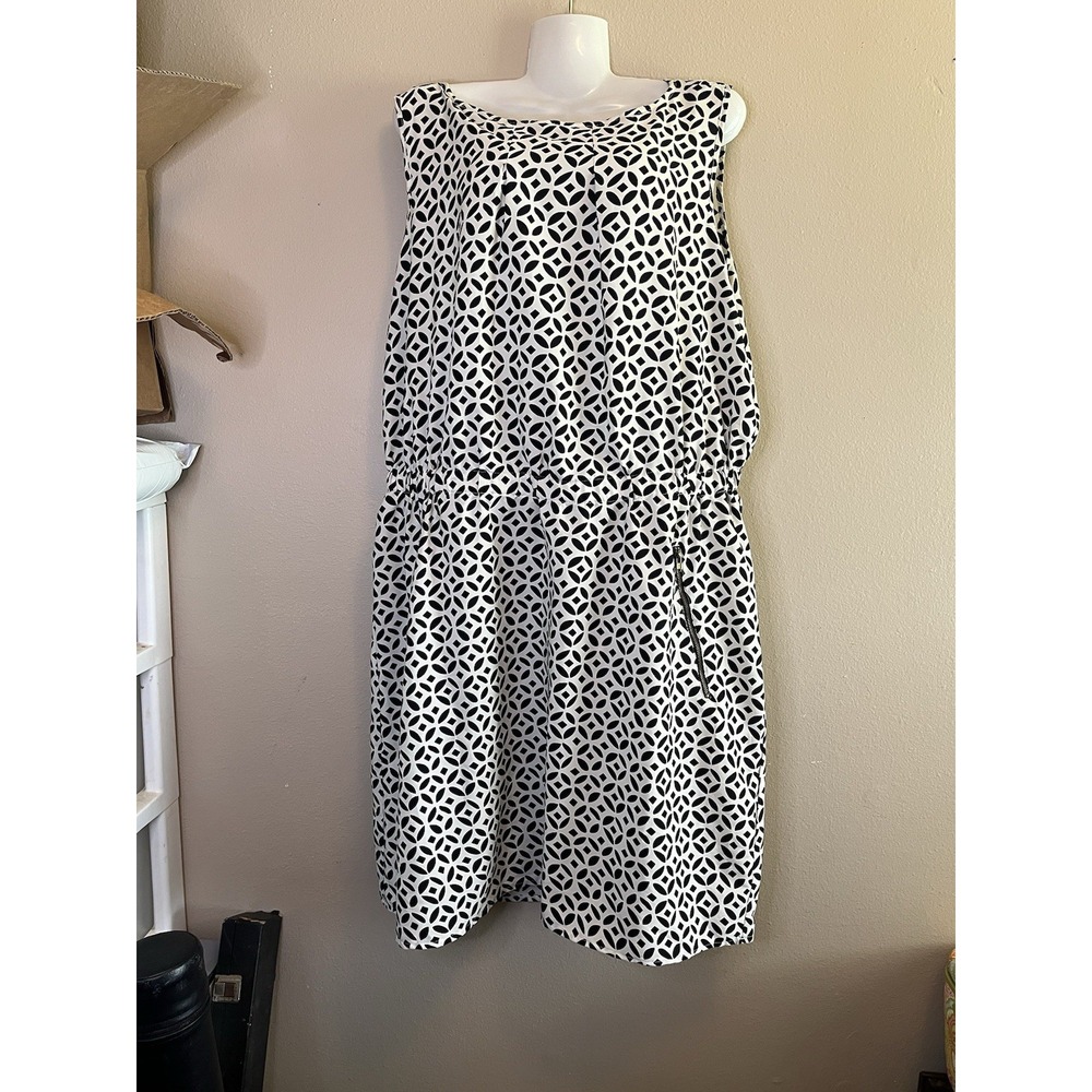 Speed Control New York Black White Geometric Sleeveless A-Line Dress Zip Pocket